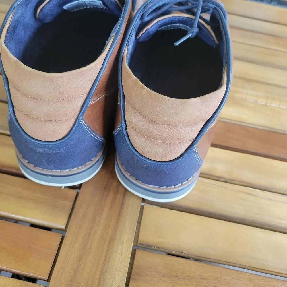 Brown Leather Chukka Boots with Blue Laces